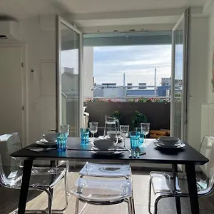 Dachgeschoss Fuer 4 Mit Terrasse Vienne